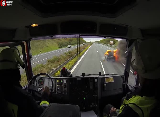 Video :Admire how polite German drivers are
